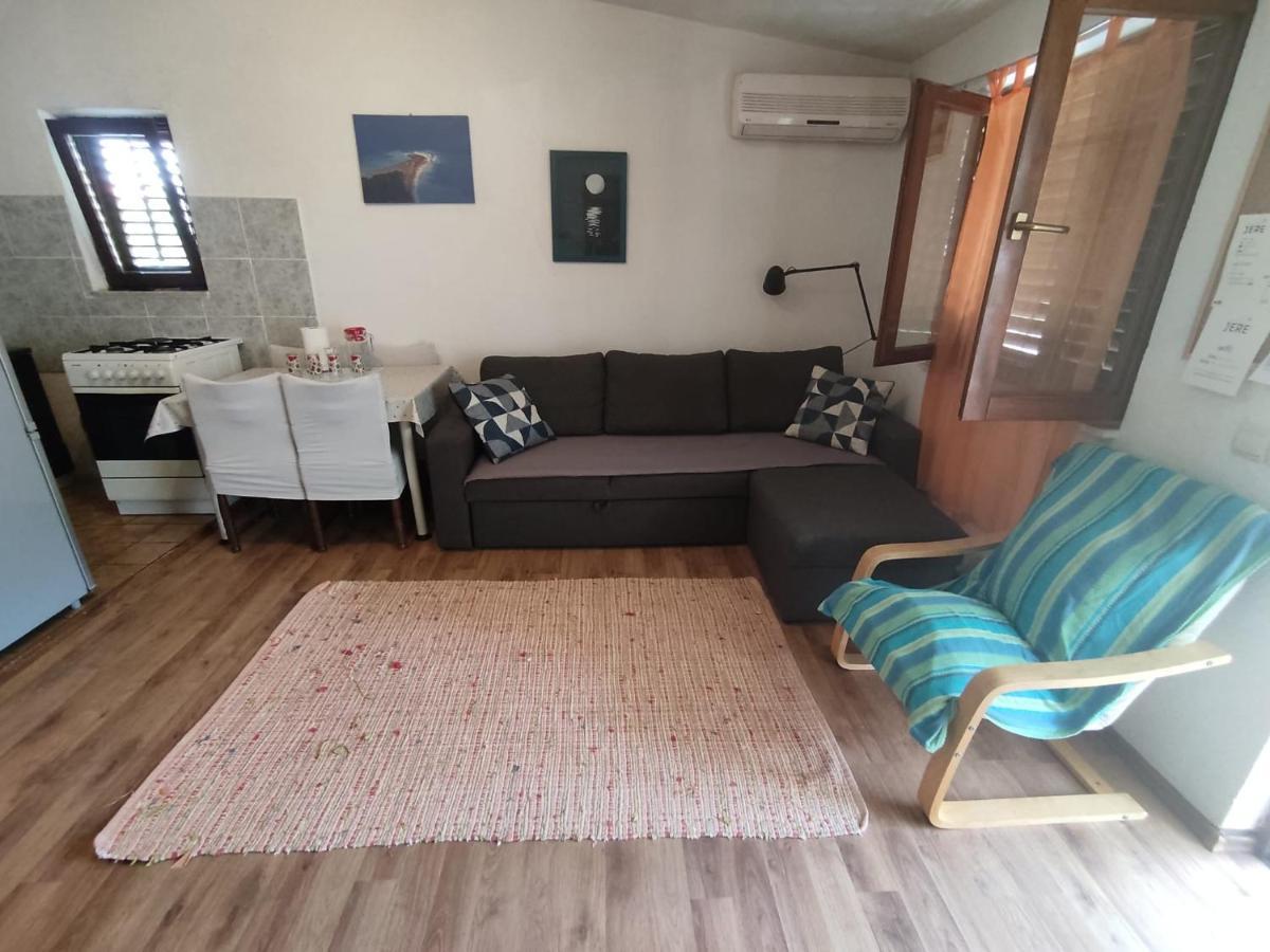 Holiday Home Jere Postira Luaran gambar